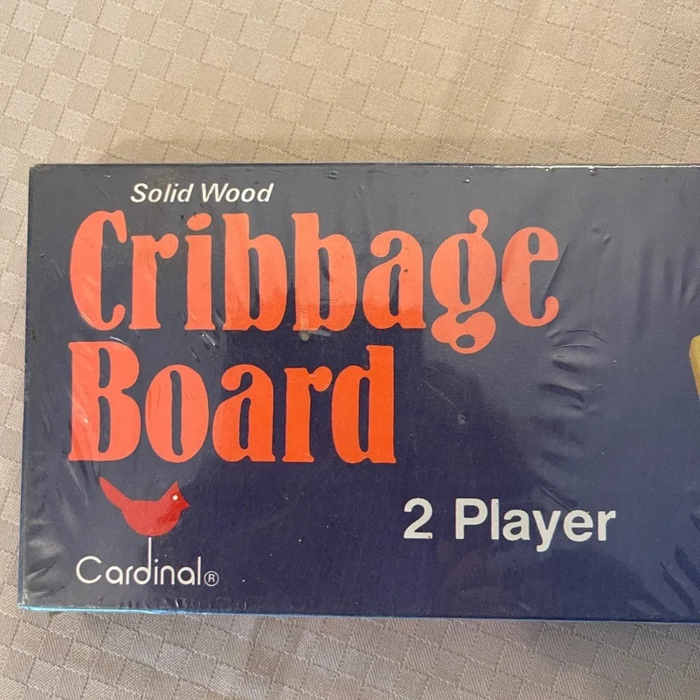 Cardinal VTG Solid Wood 2 Player No. 62 Cribbage Board With Pegs New In Package. - Picture 3 of 6